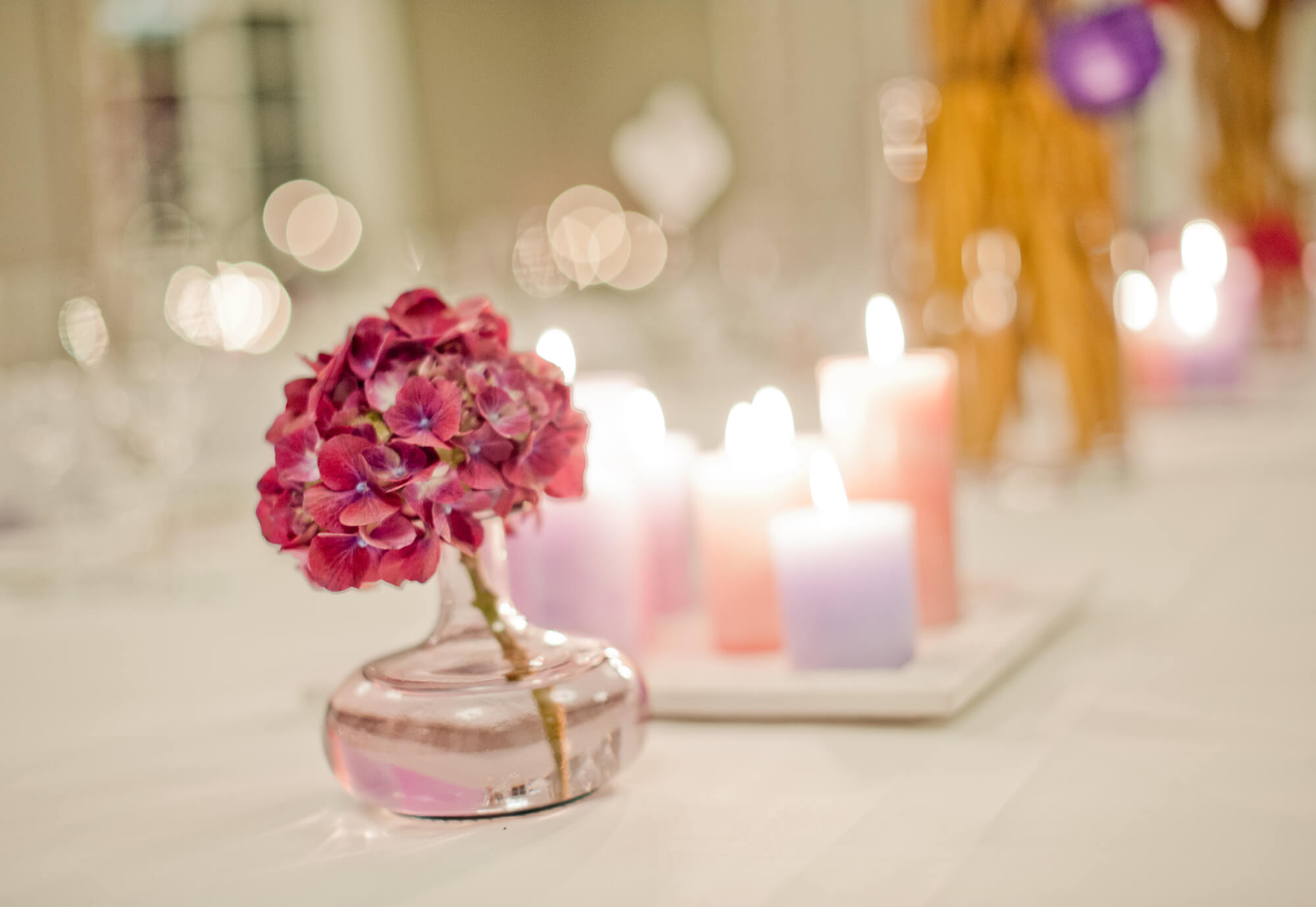 chinesische Hochzeit, Tiny wedding mit Tischdekoration in lila und rosa