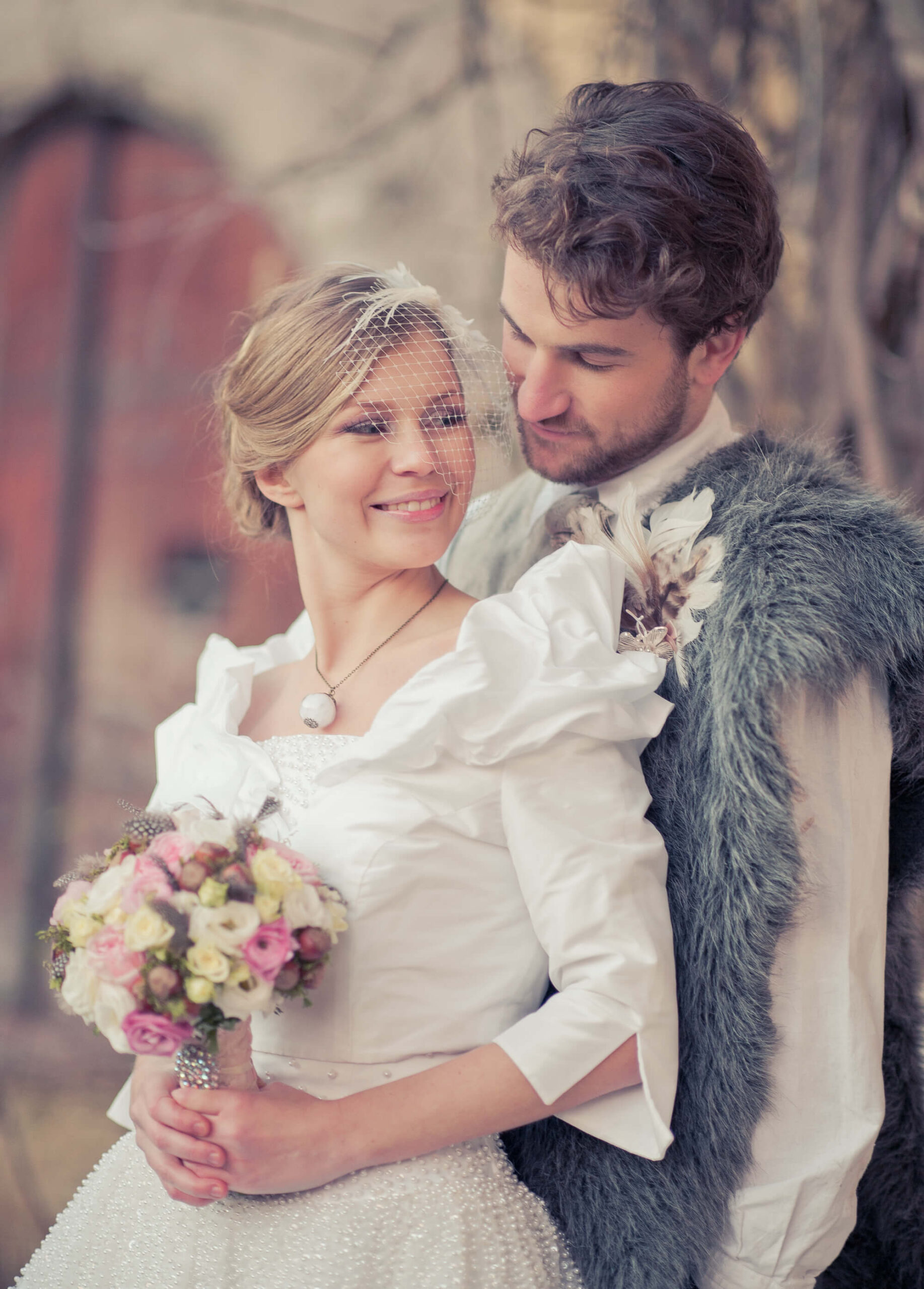 Märchenhochzeit - Hochzeitsdekoration romantische mit Federn und Haselnuesse in rosa