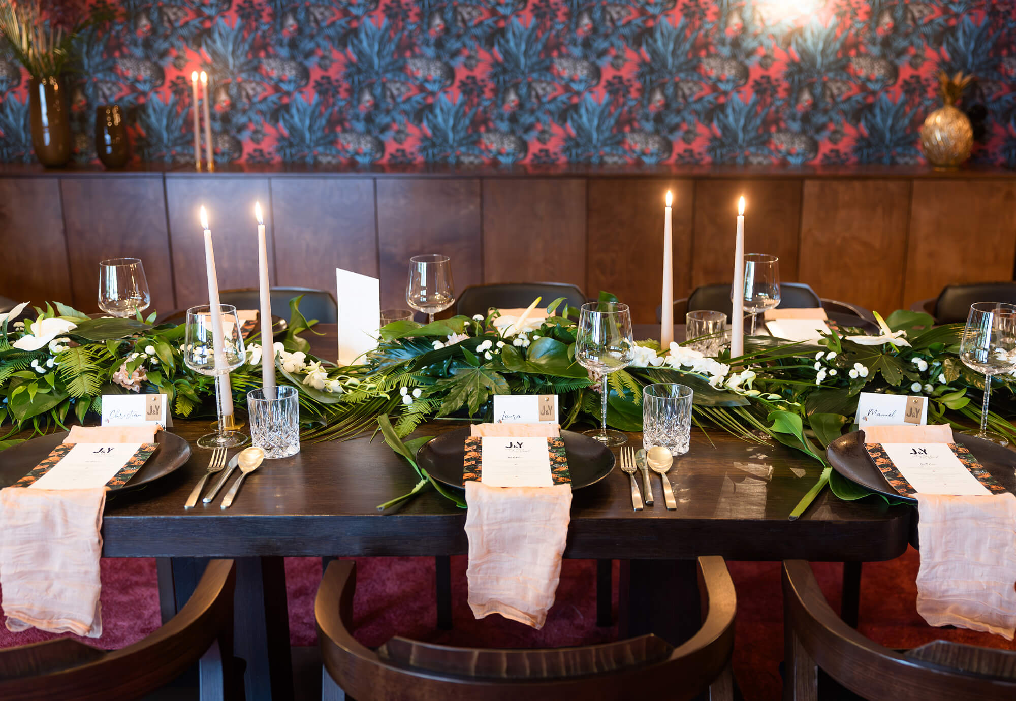 Nachhaltig heiraten - Tischdeko in Schwarz, Weiß, Gruen und Apricot